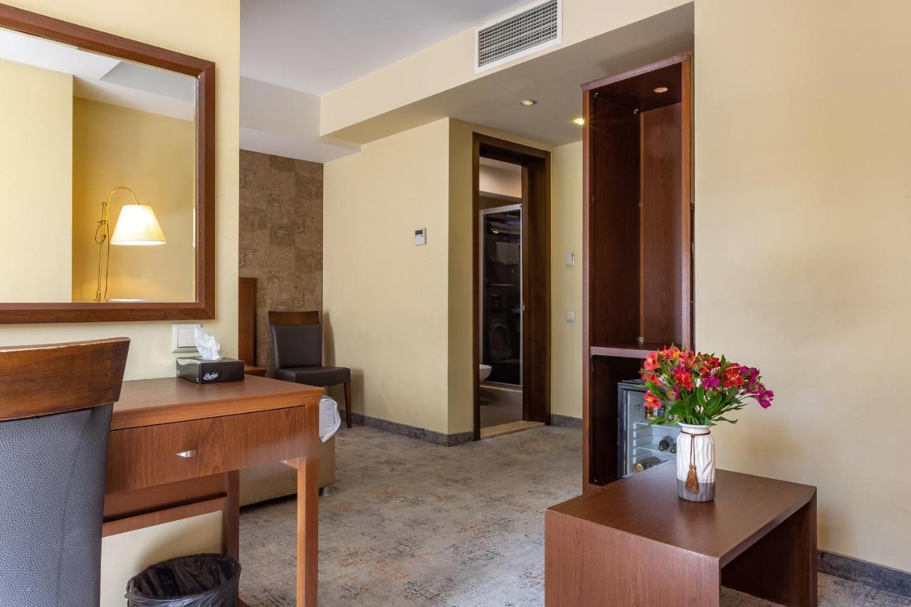 A5 Hotel Tiflis Exterior foto